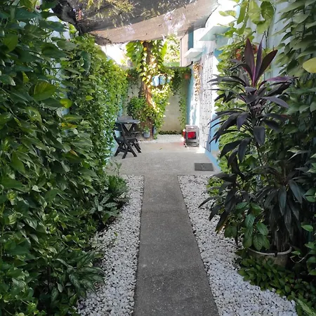La Casa Azul Homestay *